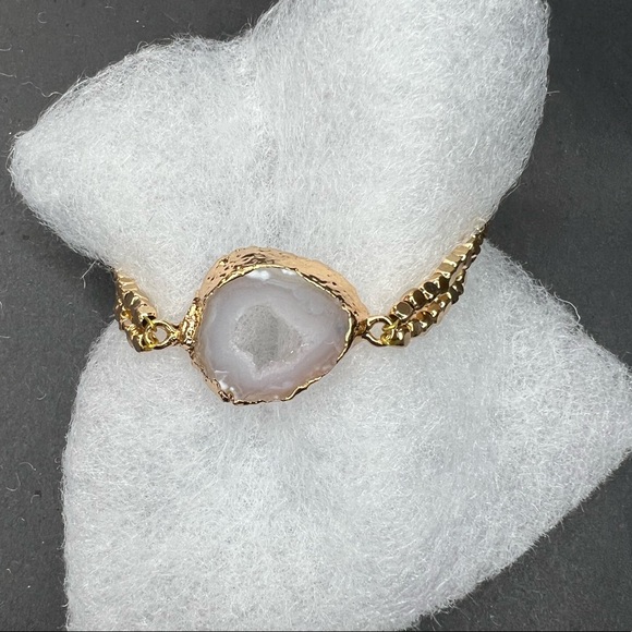 Kinsley Armelle Adjustable Gold and Agate Slice Stone Bracelet - Picture 1 of 2